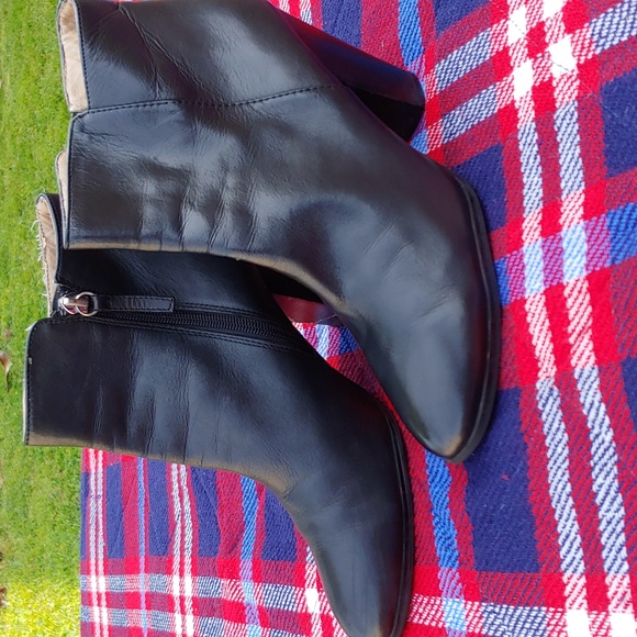 Adrienne Vittadini Black Leather Heel Ankle Boots in size 9 - Picture 13 of 13